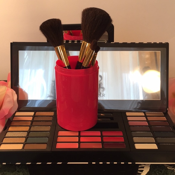 Estee Lauder Other - Estée Lauder Special Ed 42 Shades + 4 Brushes NWOB